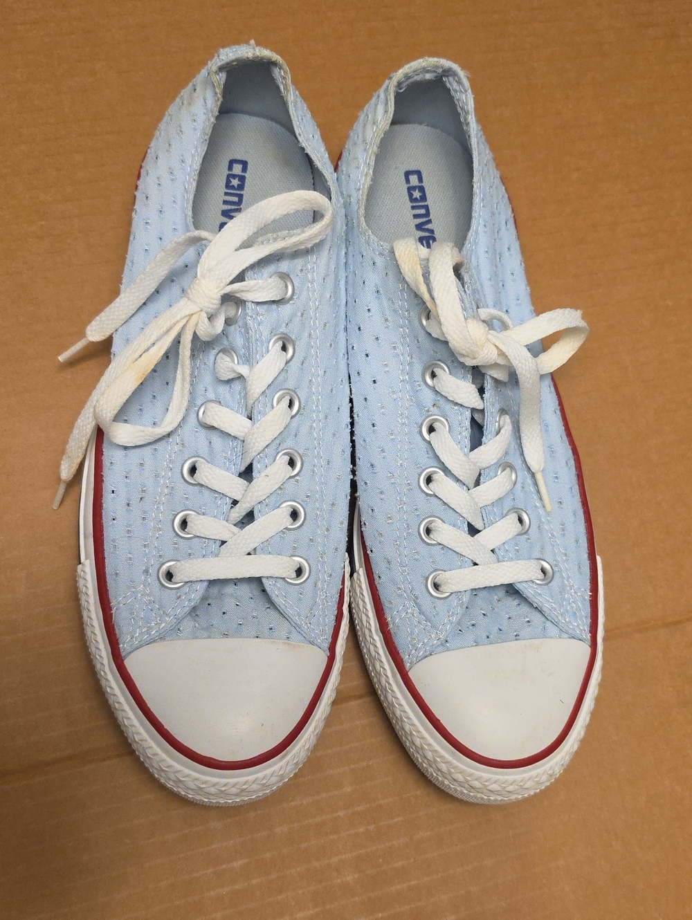 Converse Low Top Sneakers in Light Blue&White Laces and Red Trim Mens Size 10